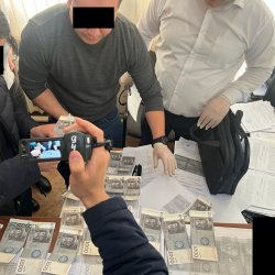 СҮРӨТ - Октябрь райондук сот аткаруучулар кызматынын кызматкерлери кармалды