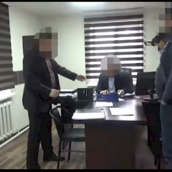 УКМК: Бишкектин Октябрь районунун прокурорунун жардамчысы кармалды