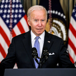 Тулси Габбард: «Байдендин максаты - Путинди бийликтен кетирүү»