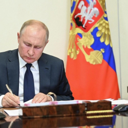 Путин Батыш өлкөлөрүнө газ сатуу тартиби боюнча жарлыкка кол койду