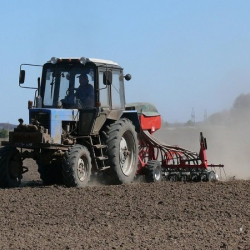 Депутаттар жеңилдетилген насыя кечигип жатканын сындашты