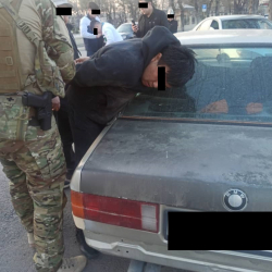 СҮРӨТ - УКМК: Опузалап талап кылуу жана адам уурдоо фактысы боюнча УКТнын үч мүчөсү кармалды