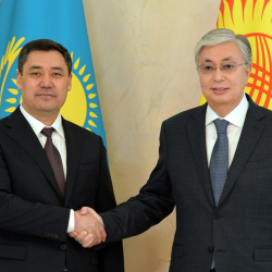 Садыр Жапаров Казакстандын президенти менен эмнени талкуулады?