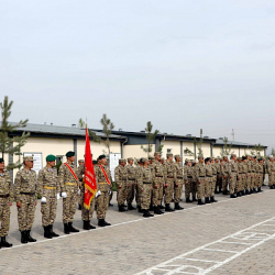 Казакстандагы стратегиялык объектилерди кайтарган кыргыз аскерлери сыйланды