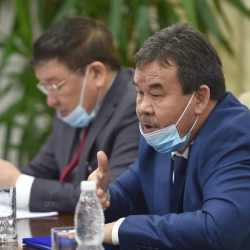 Иштин көзүн билбеген Эркин Тентишев президентке эмне кеңеш айтат?