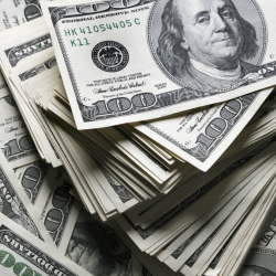 Расул Түлеев: «Доллар дагы бир-эки ай туруксуз болуп, реалдуу курсу 90-95 сомго чыгат»