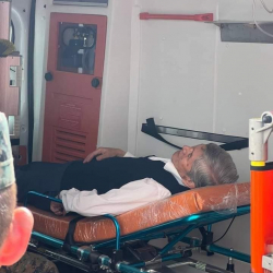 Алмазбек Атамбаевди Тез жардам алып кетти