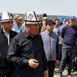 Баткен облусунун башчысы Арка айылынын эли менен жолугушту