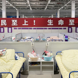 COVID-19: Шанхайда блокададан кийин бир нече тургун каза болгону айтылды