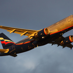 Элчилик: Кыргызстандыктар Орусияга учак менен гана бара алат