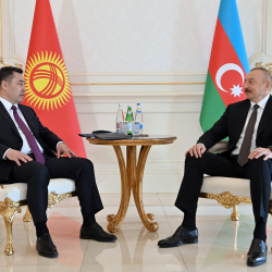 Встреча в формате тет-а-тет. Переговоры Садыра Жапарова и Ильхама Алиева завершились