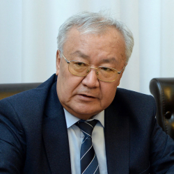 Академик Абдыганы Эркебаев жүрөгүнөн операция болду