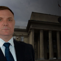 Кармап келүүгө буйрук берилеби? Болот Сүйүмбаев Москвада байбачадай жүргөндө