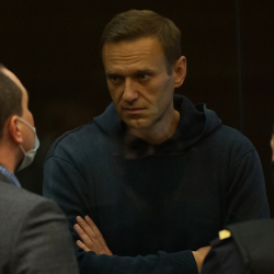 Навальный өзүн экстремисттер жана террорчулар тизмесинен чыгарып салууну талап кылды