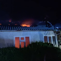 ФОТО - В Баткене сгорела школа. Пострадавших нет