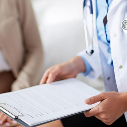 Министрлик дарыгерлердин айлыгы көбөйгөн жол-жобону түшүндүрдү