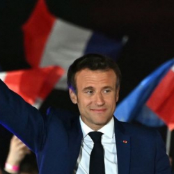 Макрон кайрадан президент болду