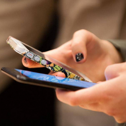 Уюлдук телефондорду каттоо үчүн 700 сом төлөнөбү?