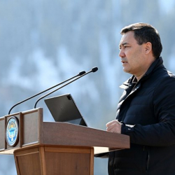 Садыр Жапаров Ысык-Көлдөгү пансионаттардын ээлерине кайрылды