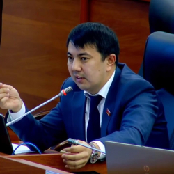 Марлен Маматалиев Түлөбаев менен Түмөнбаевден кечирим сурады