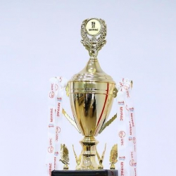 Садыр Жапаровдун командасы башкы дарыгерлер жана депутаттар менен беттешет