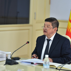 Акылбек Жапаров министрлер кабинетинин кеңешмесин өткөрдү