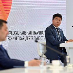 Садыр Жапаров укук коргоочулар, жарандык коомдун өкүлдөрү менен жолугушту