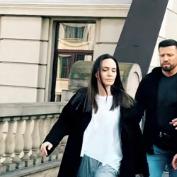 Бегущую в бомбоубежище Анджелину Джоли сняли на видео в Украине