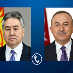 Кыргызстан менен Түркиянын ТИМ башчылары телефон аркылуу сүйлөштү. Эмнени талкуулашты?