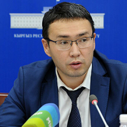 Элдар Абакиров: “Мугалимдердин айлыгы кайсы каражат менен көтөрүлгөнү белгисиз”