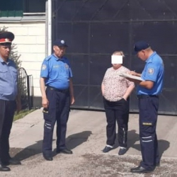 ФОТО - Милиционеры проводят профилактические беседы среди фермеров и переработчиков молока