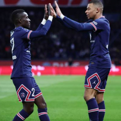 ВИДЕО - Известного футболиста-мусульманина осудили за отказ поддержать ЛГБТ