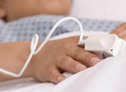 ВИДЕО - Не оставляйте детей без присмотра! В сельской больнице Казахстана на двухлетнего ребенка упал телевизор