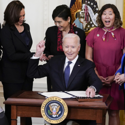 Сөздөн жаңылган турбайт. Байдендин Ак үйдө тартылган видеосу