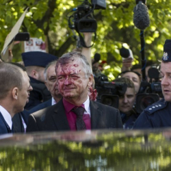 Орусия Польшадагы элчисине кол салуу боюнча кылмыш ишин козгоду