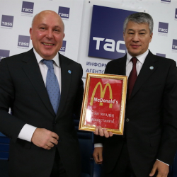 The Bell: Назарбаевдин камактагы тууганы Орусиядагы McDonald's бизнесин сатып алышы мүмкүн