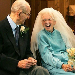 В Британии мужчина впервые женился в 95 лет