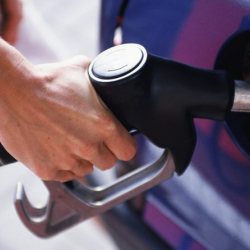 Кыргызстан күйүүчү майды Орусиядан рубль менен сатып ала баштады