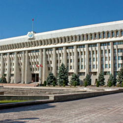 Депутаттар эмне үчүн азык-түлүк арзандабай жатканын түшүндүрдү