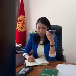 Тик-ток тарткан Аида Исатбек кызы депутат кесиптештерине «көө» жапканда