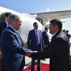 СҮРӨТ - Казак президенти расмий сапар менен Кыргызстанга келди