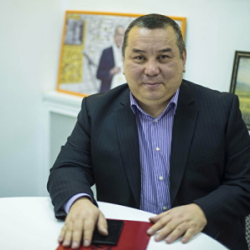 Балбак Тулобаев, депутат ЖК от фракции «Ынтымак»: «Директора берут по 500 долларов с тех, кто только переступает порог школы»