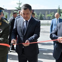 Шамурза Бөрүкулов: «Ташиев коррупция менен күрөшүп жатса, Садыр Жапаров өкмөттү коррупционердин колуна берип койду»