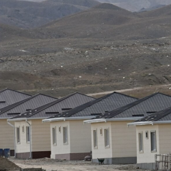 Баткендин чек арага жакын аймагына турак жайларды курууга канча сом бөлүнүшү мүмкүн