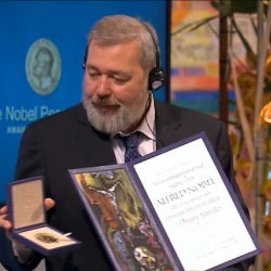 Орусиялык журналист Украинага жардам берүү үчүн Нобель медалын сатыкка койду