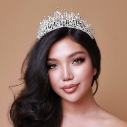 20 жаштагы модель Индонезияда өтүүчү сулуулук сынагына катышат