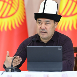 Садыр Жапаров: «Кытай-Кыргызстан-Өзбекстан темир жолу $200 миллиондон кем эмес киреше берет»