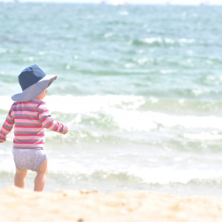 ИИМ: Сууда сүзүп жаткан балдарды көзөмөлсүз калтырбагыла