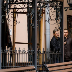 Швециянын элчилигинде жашынып жүргөн ата-бала Беларустан чыгып кетти