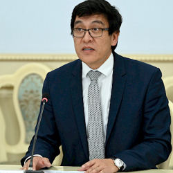 Эдиль Байсалов: Не надо делать крайними учителей школ и директоров